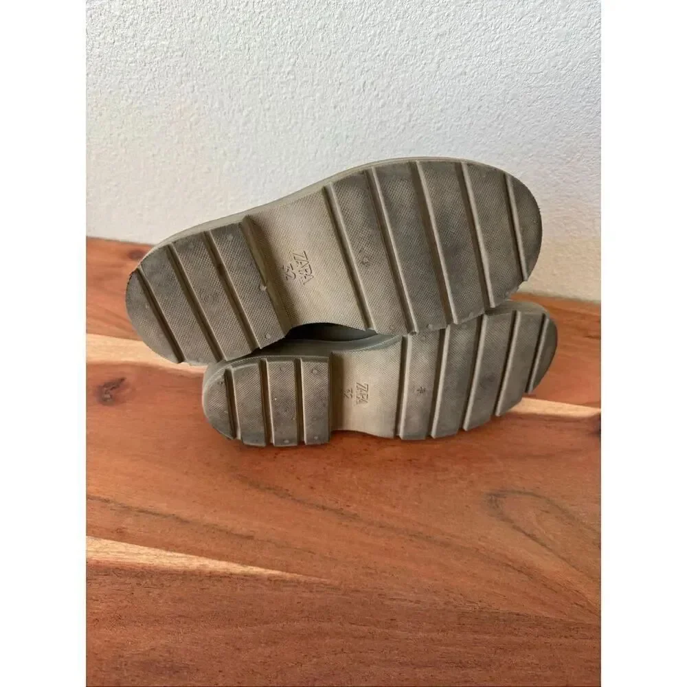 Zara kids unisex size 1 sage green rubber pull on rain boots